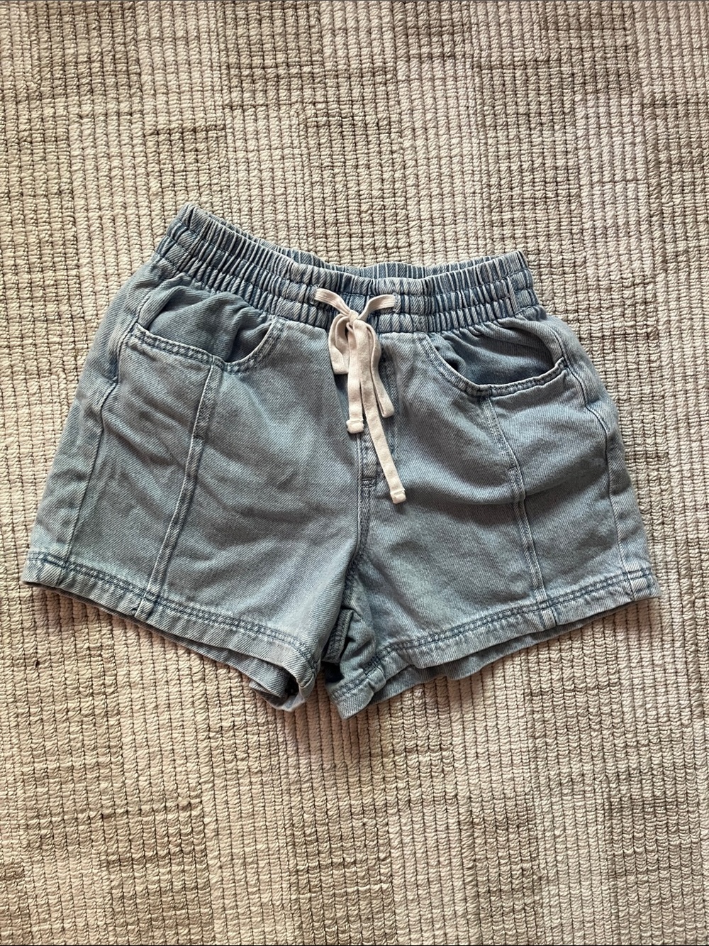 Universal Thread High Waist Shorts in White and Light Blue - Picture 4 of 7